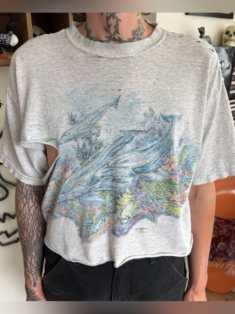 Vintage 90s Threadbare Dolphin Aquatic Cropped Gray Thrashed Tee ~ Size Medium
